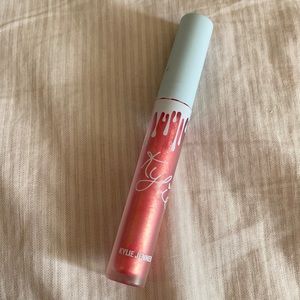 Kylie Cosmetics Liquid lipstick in Dream On